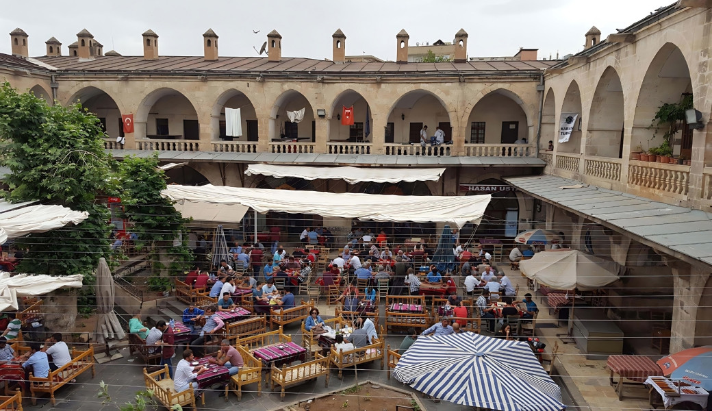 Eskişehir Çıkışlı Dolu Dolu Bir Uçtan Bir Uca Sınırlarda Gap Doğu Anadolu ve Nahçıvan Turu (6 Gece Otel Konaklamalı): Türkiye'de Bir İlk Yapıyoruz ve Sizleri Gaziantep'de başlayan Yolculuğumuz İle Şanlıurfa, Mardin, Midyat, Cizre, Şırnak, Hakkari, Yüksekova, Van, Ağrı, Nahçıvan, Iğdır, Kars, Erzurum ile Sonlandıracağımız Dolu Dolu bir Anadolu turunda buluşmayı bekliyoruz.