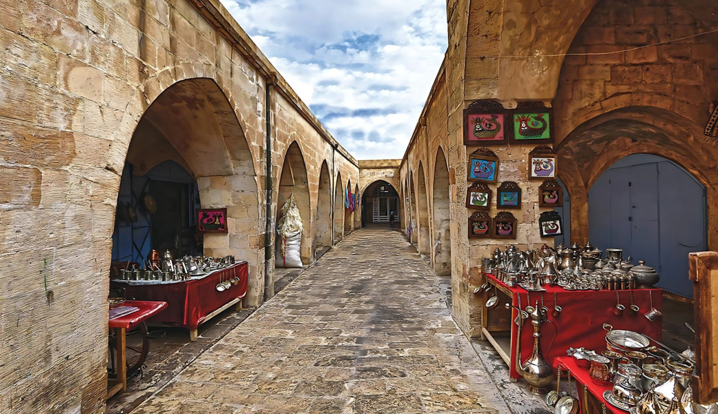 Eskişehir Çıkışlı Dolu Dolu Bir Uçtan Bir Uca Sınırlarda Gap Doğu Anadolu ve Nahçıvan Turu (6 Gece Otel Konaklamalı): Türkiye'de Bir İlk Yapıyoruz ve Sizleri Gaziantep'de başlayan Yolculuğumuz İle Şanlıurfa, Mardin, Midyat, Cizre, Şırnak, Hakkari, Yüksekova, Van, Ağrı, Nahçıvan, Iğdır, Kars, Erzurum ile Sonlandıracağımız Dolu Dolu bir Anadolu turunda buluşmayı bekliyoruz.