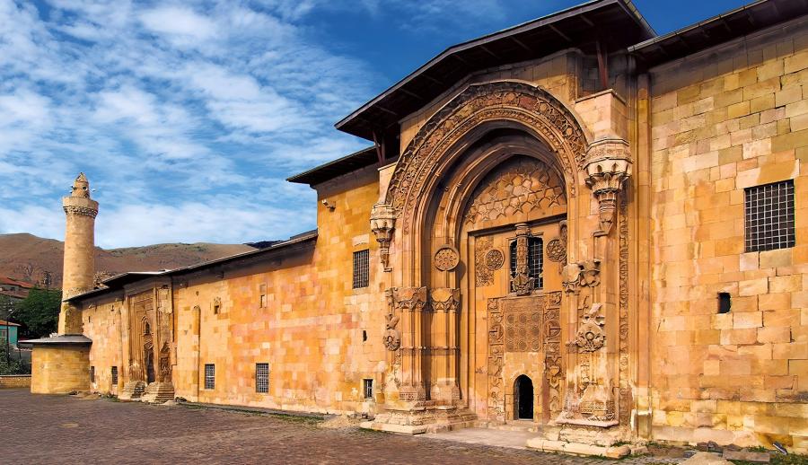 Bursa Çıkışlı Rüya Gibi Doğunun Hazineleri ve Doğu Ekspresi Turu (5 Gece Otel Konaklamalı): Doğu Anadolu denilince hep “Çok Uzak” diye düşünür insanlar. Oysa uzak olan sadece şehirlerin kendisidir. Günümüz medeniyetlerinin çıktığı yerdir Doğu Anadolu. 