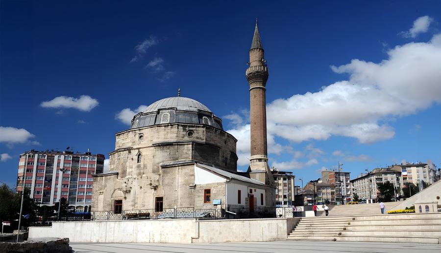 Bursa Çıkışlı Rüya Gibi Doğunun Hazineleri ve Doğu Ekspresi Turu (5 Gece Otel Konaklamalı): Doğu Anadolu denilince hep “Çok Uzak” diye düşünür insanlar. Oysa uzak olan sadece şehirlerin kendisidir. Günümüz medeniyetlerinin çıktığı yerdir Doğu Anadolu. 