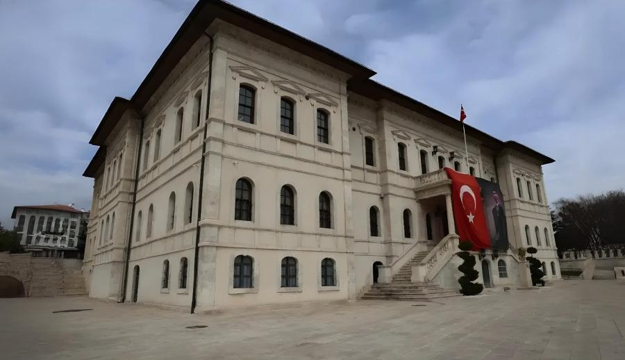 Bursa Çıkışlı Rüya Gibi Doğunun Hazineleri ve Doğu Ekspresi Turu (5 Gece Otel Konaklamalı): Doğu Anadolu denilince hep “Çok Uzak” diye düşünür insanlar. Oysa uzak olan sadece şehirlerin kendisidir. Günümüz medeniyetlerinin çıktığı yerdir Doğu Anadolu. 