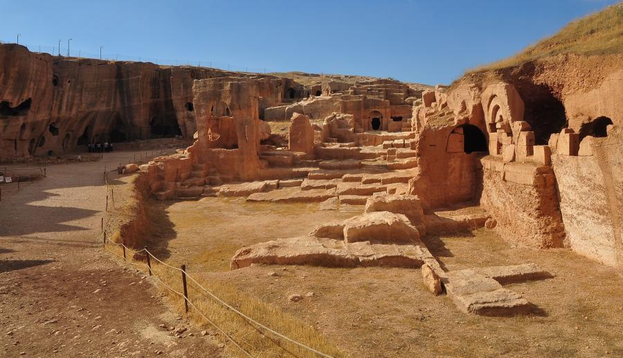 Kazım Erdoğan Grubu Özel Kuzey Mezopotamya Gap Turu (4 Gece Otel Konaklamalı): Doya Doya Mezopotamya'yı Gezmeye Güney Doğu Anadolu Bölgesine doğru yola çıktık. Siz Değerli Misafirlerimizi Güney Doğu Anadolu’yu Keşfetmeye, Peygamberler Diyarını Gezmeye Davet Ediyoruz.