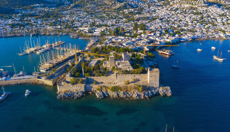 İzmir Çıkışlı Bodrum Marmaris Datça Akyaka Didim Deniz ve Tekne Turu (4 Gece Otel Konaklamalı): Ege'nin Saklı Mavi, Turkuaz Rengi ile buluşmaya var mısınız? Yüzmeye doyamayacağınız Keyifli ve Eğlenceli bir için Geç Kalmadan yerinizi ayırtınız.