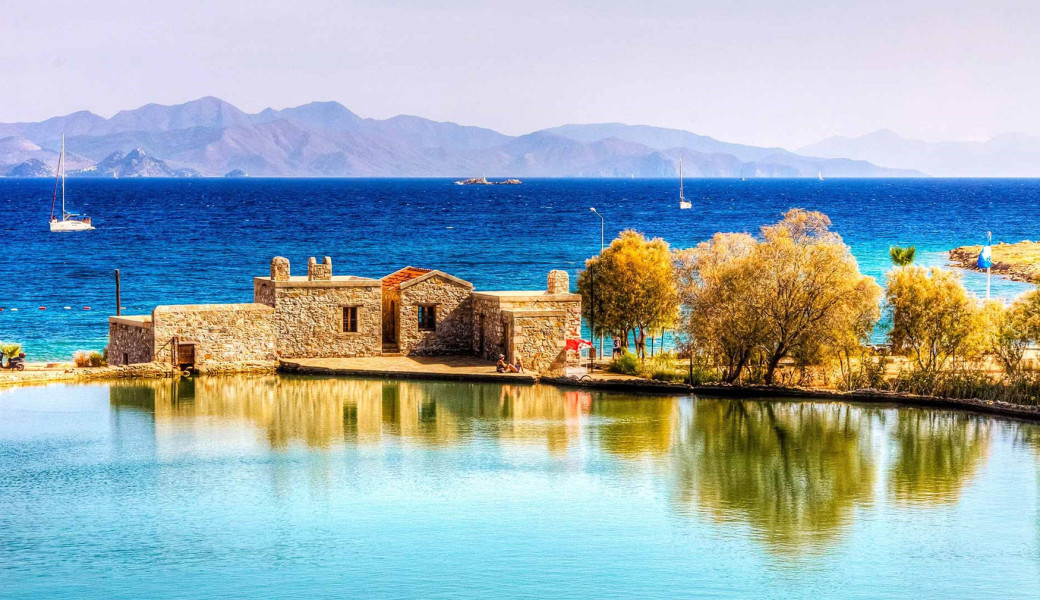 İzmir Çıkışlı Bodrum Marmaris Datça Akyaka Didim Deniz ve Tekne Turu (4 Gece Otel Konaklamalı): Ege'nin Saklı Mavi, Turkuaz Rengi ile buluşmaya var mısınız? Yüzmeye doyamayacağınız Keyifli ve Eğlenceli bir için Geç Kalmadan yerinizi ayırtınız.