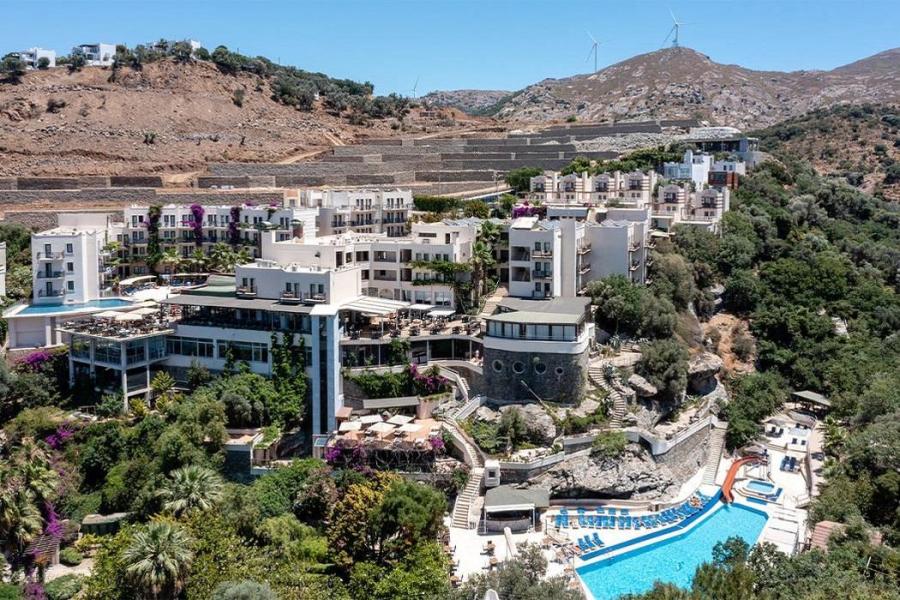 Bodrum Crystal Golden Age Hotel (Gidiş Dönüş Otobüs Ulaşımı Dahildir): Bodrum Crystal Golden Age Hotel Herşey Dahil Otel' de Kalıyoruz Gece Eğlenceleri ve Beach Partilerde Eğlence Zamanı...
