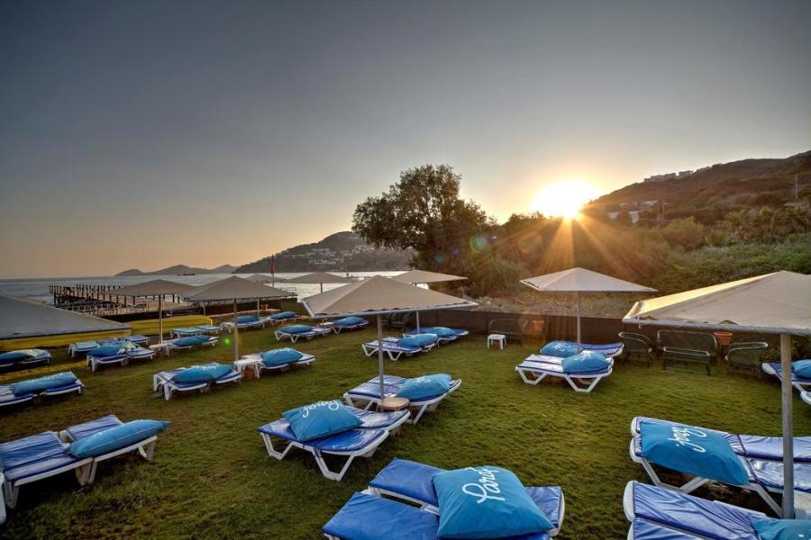 Bodrum Crystal Golden Age Hotel (Gidiş Dönüş Otobüs Ulaşımı Dahildir): Bodrum Crystal Golden Age Hotel Herşey Dahil Otel' de Kalıyoruz Gece Eğlenceleri ve Beach Partilerde Eğlence Zamanı...