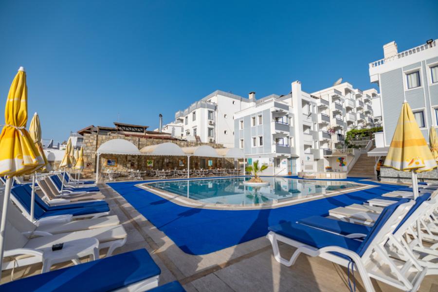 Sunpoint Hotel Bodrum (Gidiş Dönüş Otobüs Ulaşımı Dahildir): Sunpoint Hotel Bodrum Bodrum Turu İle Herşey Dahil Otelde Kalıyoruz Gece Eğlenceleri ve Beach Partilerde Eğlence Zamanı