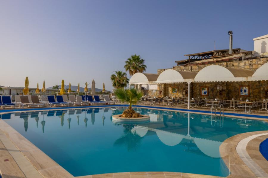 Sunpoint Hotel Bodrum (Gidiş Dönüş Otobüs Ulaşımı Dahildir): Sunpoint Hotel Bodrum Bodrum Turu İle Herşey Dahil Otelde Kalıyoruz Gece Eğlenceleri ve Beach Partilerde Eğlence Zamanı