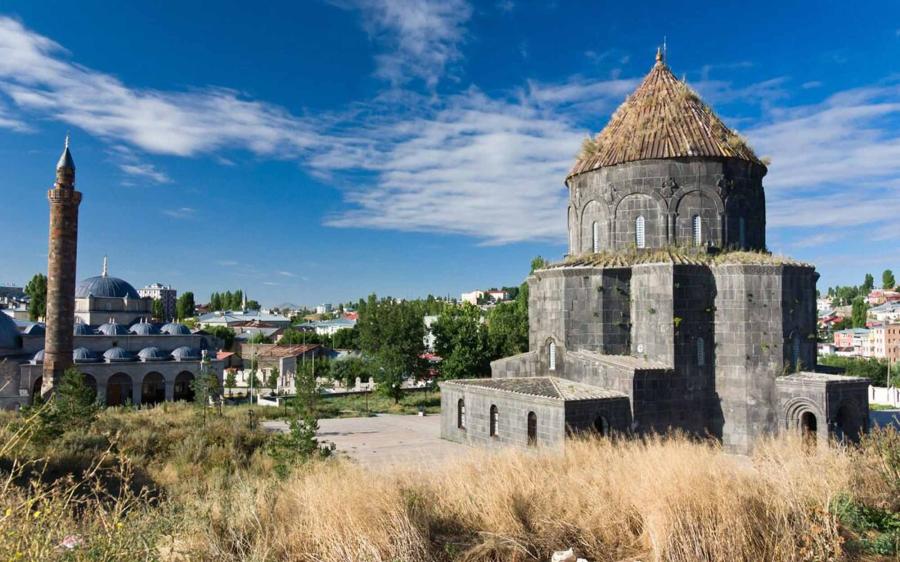 Güneyden Kuzeye Doğu Ekspresi Turu İle Diyarbakır Tatvan Van Nahçıvan Kars Erzurum Turu (Tren Gidiş Uçak Dönüş): SSC TUR Farkı İle Güney Kurtalan Ekspresi İle Gap ve Doğu Turu Deneyimi Yaşama Ne Dersiniz? Sizleri Güney Doğu Anadolu’yu Keşfetmeye, Kafkaslar Diyarını Selamlamaya Davet Ediyoruz..