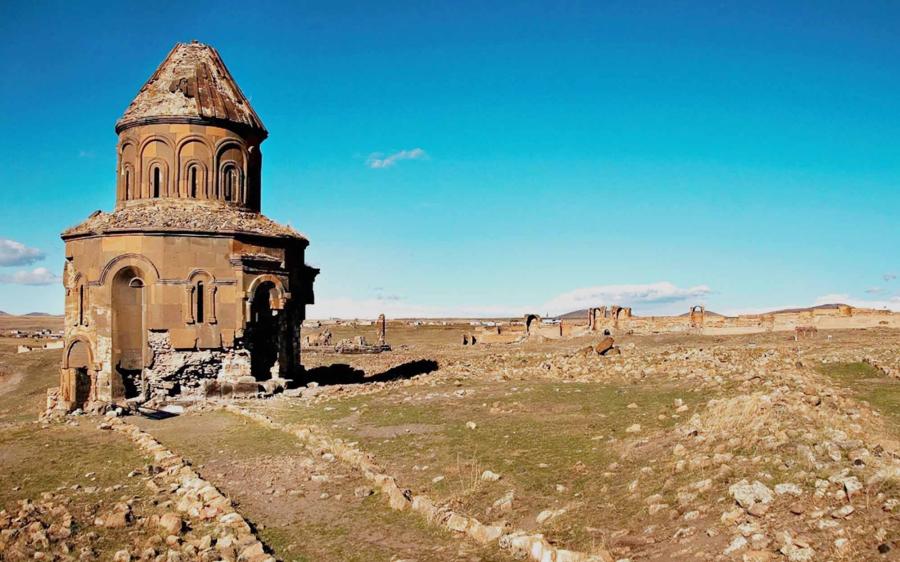Güneyden Kuzeye Doğu Ekspresi Turu İle Diyarbakır Tatvan Van Nahçıvan Kars Erzurum Turu (Tren Gidiş Uçak Dönüş): SSC TUR Farkı İle Güney Kurtalan Ekspresi İle Gap ve Doğu Turu Deneyimi Yaşama Ne Dersiniz? Sizleri Güney Doğu Anadolu’yu Keşfetmeye, Kafkaslar Diyarını Selamlamaya Davet Ediyoruz..