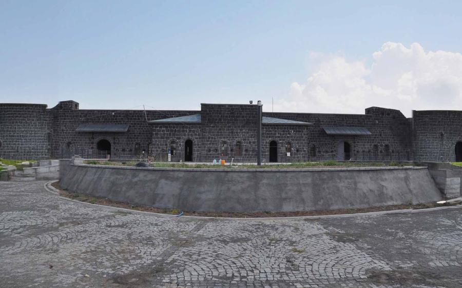 Güneyden Kuzeye Doğu Ekspresi Turu İle Diyarbakır Tatvan Van Nahçıvan Kars Erzurum Turu (Tren Gidiş Uçak Dönüş): SSC TUR Farkı İle Güney Kurtalan Ekspresi İle Gap ve Doğu Turu Deneyimi Yaşama Ne Dersiniz? Sizleri Güney Doğu Anadolu’yu Keşfetmeye, Kafkaslar Diyarını Selamlamaya Davet Ediyoruz..