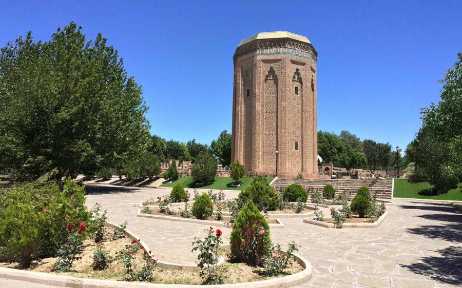 Güneyden Kuzeye Doğu Ekspresi Turu İle Diyarbakır Tatvan Van Nahçıvan Kars Erzurum Turu (Tren Gidiş Uçak Dönüş): SSC TUR Farkı İle Güney Kurtalan Ekspresi İle Gap ve Doğu Turu Deneyimi Yaşama Ne Dersiniz? Sizleri Güney Doğu Anadolu’yu Keşfetmeye, Kafkaslar Diyarını Selamlamaya Davet Ediyoruz..