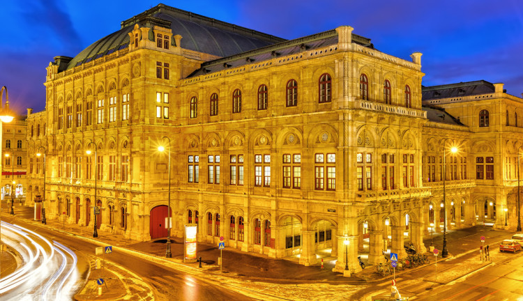 Orta Avrupa'nın Altın Üçgeni Cesky Krumlov & Bratislava & Pandorf Outlet Turları Dahil Ajet HY ile Promosyon 7 Gece 8 Gün (BUD-PRG)