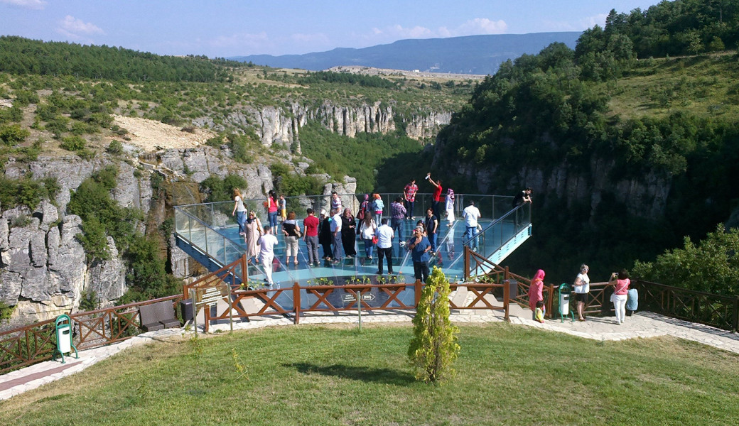 29 Ekim Özel Batı Karadeniz Abant Safranbolu Amasra Turu (1 Gece Konaklamalı) : Unesco Dünya Kültür Mirası Listesinde Bulunan Müze Kent Safranbolu'da, Geleneksel Osmanlı Mimarisinin En Güzel Örneklerini İnceleme Fırsatı, Çeşm-i Cihan Olarak Anılan Amasra’yı Yeniden Keşfetme Zamanı… 