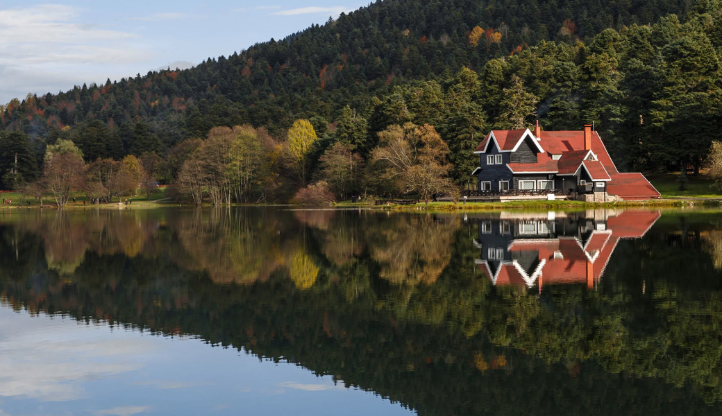 29 Ekim Özel Batı Karadeniz Abant Safranbolu Amasra Turu (1 Gece Konaklamalı) : Unesco Dünya Kültür Mirası Listesinde Bulunan Müze Kent Safranbolu'da, Geleneksel Osmanlı Mimarisinin En Güzel Örneklerini İnceleme Fırsatı, Çeşm-i Cihan Olarak Anılan Amasra’yı Yeniden Keşfetme Zamanı… 
