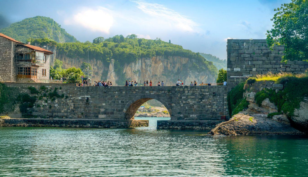 29 Ekim Özel Batı ve Orta Karadeniz Amasra Safranbolu Kastamonu Sinop Samsun Amasya Turu (2 Gece Otel Konaklamalı) : Sizleri Bartın, Amasra, Safranbolu, Kastamonu, Sinop, Samsun ve Amasya'dan oluşan Batı ve Orta Karadeniz'i Haftasonunda değerlendirmek doğa ve tarihi içi içine yaşamak için davet ediyoruz. 