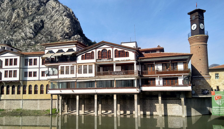 29 Ekim Özel Batı ve Orta Karadeniz Amasra Safranbolu Kastamonu Sinop Samsun Amasya Turu (2 Gece Otel Konaklamalı) : Sizleri Bartın, Amasra, Safranbolu, Kastamonu, Sinop, Samsun ve Amasya'dan oluşan Batı ve Orta Karadeniz'i Haftasonunda değerlendirmek doğa ve tarihi içi içine yaşamak için davet ediyoruz. 