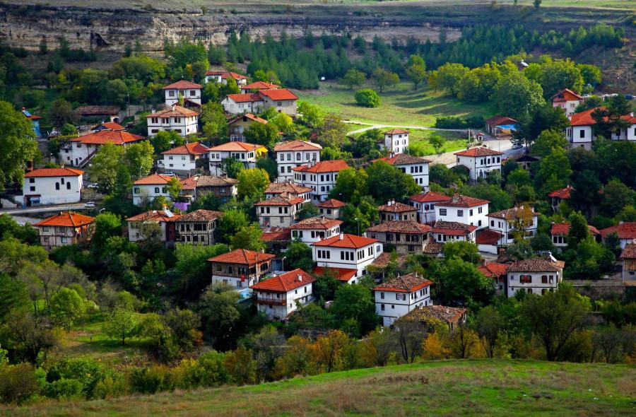 29 Ekim Özel Batı ve Orta Karadeniz Amasra Safranbolu Kastamonu Sinop Samsun Amasya Turu (2 Gece Otel Konaklamalı) : Sizleri Bartın, Amasra, Safranbolu, Kastamonu, Sinop, Samsun ve Amasya'dan oluşan Batı ve Orta Karadeniz'i Haftasonunda değerlendirmek doğa ve tarihi içi içine yaşamak için davet ediyoruz. 