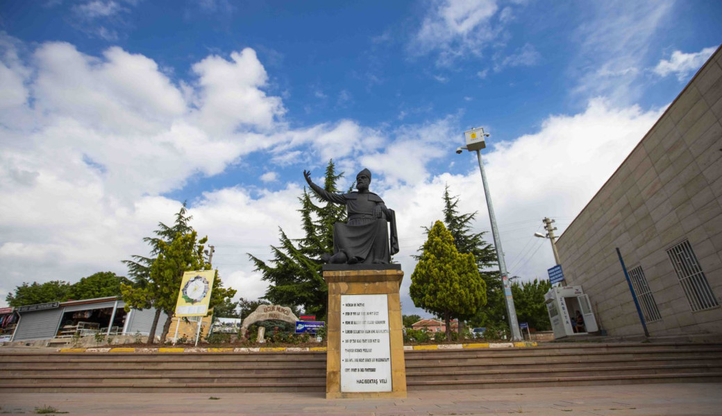 29 Ekim Özel Ankara Çıkışlı Kapadokya Ihlara Vadisi ve Ürgüp Göreme Turu (2 Gece Otel Konaklamalı)  : Güzel Atlar Ülkesi Kapadokya’da Peri Masalı Bir Tatil Sunuyoruz. Mistik ve Tarihi Dokusuyla Başınızı Döndürecek Bir Rüya Sizleri Bekliyor.
