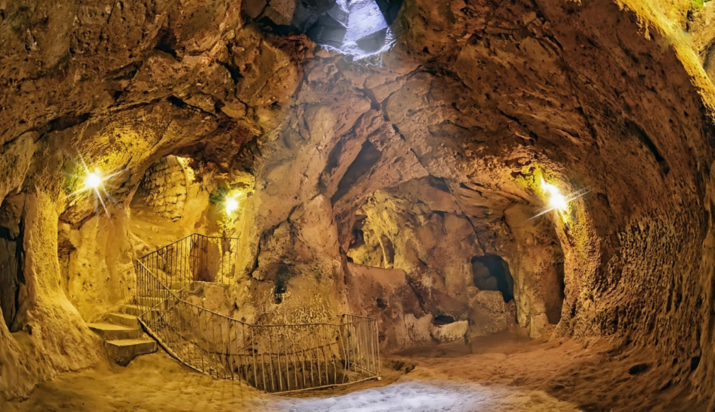 29 Ekim Özel Eskişehir Çıkışlı Kapadokya Ihlara Vadisi ve Hacı Bektaş Turu (1 Gece Otel Konaklamalı) : Rengarenk bitki örtüsü ile kimi zaman bir harikalar diyarını, kurak ve çorak görüntüsü ile kimi zaman bir çölü, dünyanın hiç bir yerinde bulunmayan peribacaları ile kimi zaman bir gezegeni hatırlatan görselliği ile Kapadokya'ya Güzel Atlar Diyarına gidiyoruz...