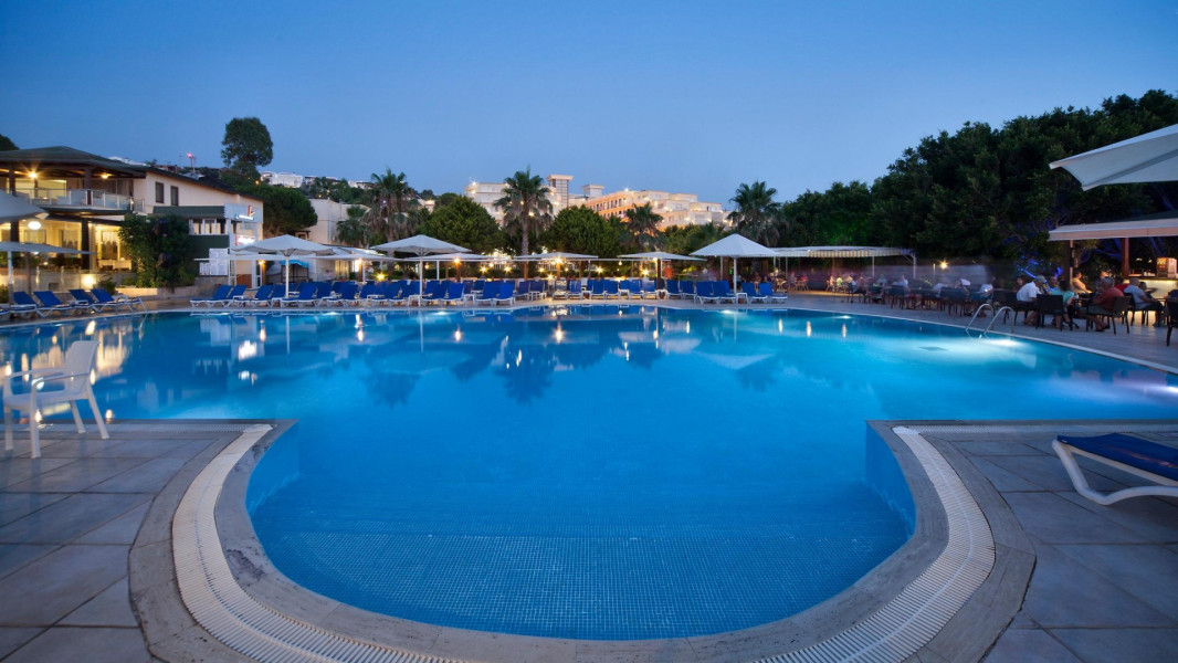 Bodrum Golden Age Otel Yalıkavak  Herşey Dahil (Gidiş Dönüş Otobüs Ulaşımı Dahildir): Bodrum Golden Age Otel Yalıkavak Turu İle Herşey Dahil Otelde Kalıyoruz Gece Eğlenceleri ve Beach Partilerde Eğlence Zamanı