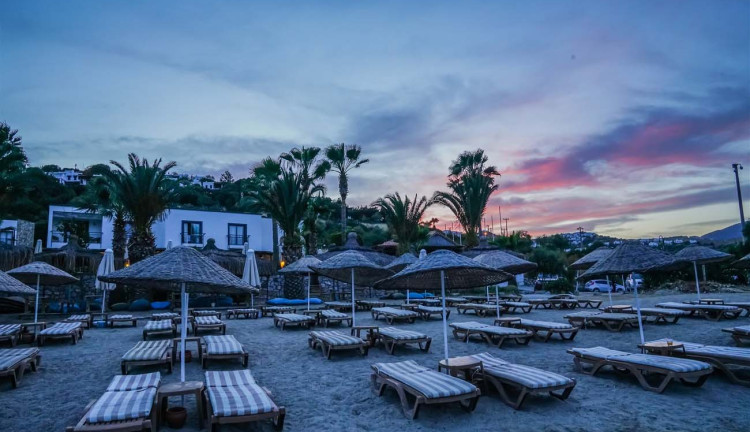 Bodrum Mira Beach Resort Bodrum Herşey Dahil (Gidiş Dönüş Otobüs Ulaşımı Dahildir): Mira Beach Resort BodrumTuru İle Herşey Dahil Otelde Kalıyoruz Gece Eğlenceleri ve Beach Partilerde Eğlence Zamanı