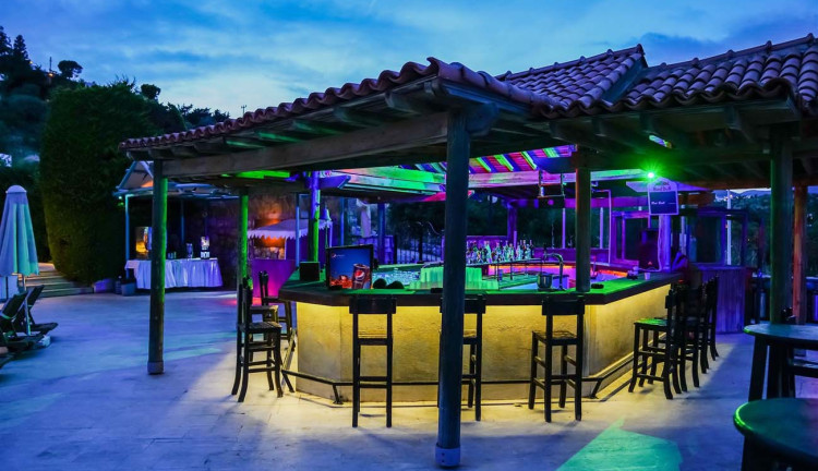 Bodrum Mira Beach Resort Bodrum Herşey Dahil (Gidiş Dönüş Otobüs Ulaşımı Dahildir): Mira Beach Resort BodrumTuru İle Herşey Dahil Otelde Kalıyoruz Gece Eğlenceleri ve Beach Partilerde Eğlence Zamanı