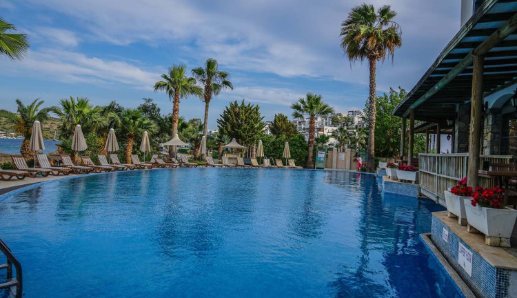 Bodrum Mira Beach Resort Bodrum Herşey Dahil (Gidiş Dönüş Otobüs Ulaşımı Dahildir): Mira Beach Resort BodrumTuru İle Herşey Dahil Otelde Kalıyoruz Gece Eğlenceleri ve Beach Partilerde Eğlence Zamanı