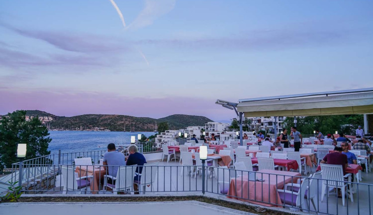 Bodrum Mira Beach Resort Bodrum Herşey Dahil (Gidiş Dönüş Otobüs Ulaşımı Dahildir): Mira Beach Resort BodrumTuru İle Herşey Dahil Otelde Kalıyoruz Gece Eğlenceleri ve Beach Partilerde Eğlence Zamanı