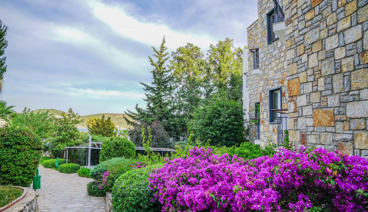 Bodrum Mira Beach Resort Bodrum Herşey Dahil (Gidiş Dönüş Otobüs Ulaşımı Dahildir): Mira Beach Resort BodrumTuru İle Herşey Dahil Otelde Kalıyoruz Gece Eğlenceleri ve Beach Partilerde Eğlence Zamanı