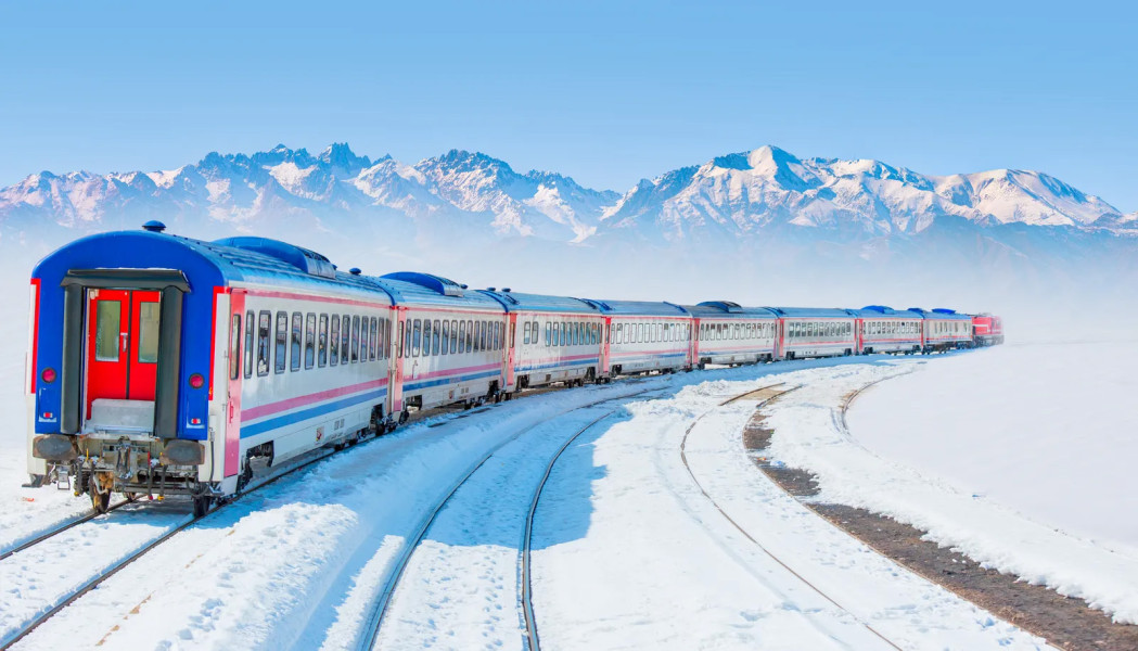 Yılbaşı Özel Uçaklı Bambaşka Erzurum Doğu Ekspresi Kars Tiflis Batum Turu (3 Gece Otel Konaklamalı): Yılbaşı Özel Doğu Ekspresi ile Kars'a unutulmaz bir tren yolculuğu yapıyor, Kars'ı keşfettikten sonra Gürcistan'ın başkenti Tiflis'e geçiyoruz. Ardından Batum'un eşsiz atmosferini deneyimleyerek Trabzon'dan Geri Dönüyoruz