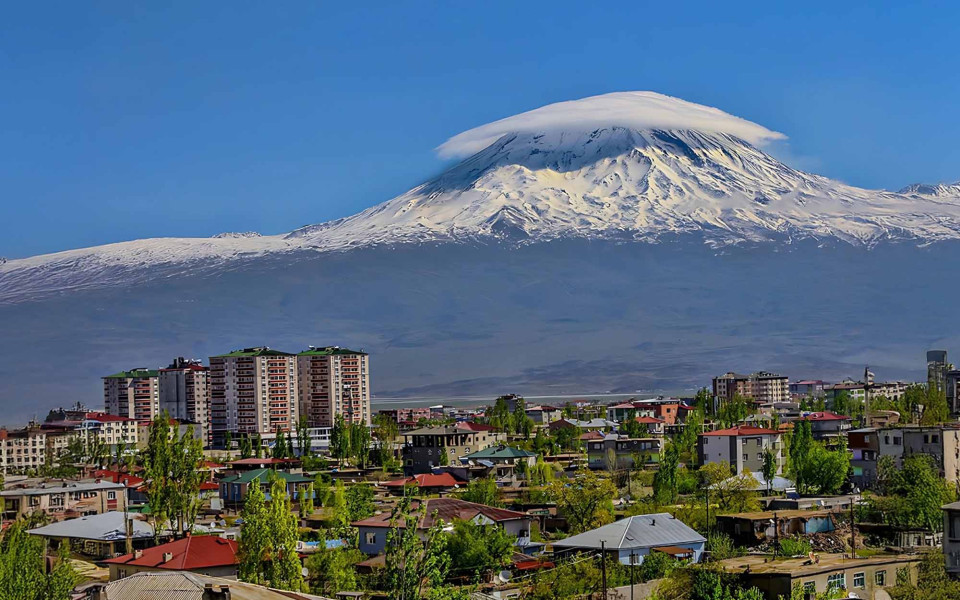 Kış Sezonu Özel Güneyden Kuzeye Doğu Ekspresi Turu İle Diyarbakır Tatvan Van Nahçıvan Kars Erzurum Turu (Tren Gidiş Uçak Dönüş): Kış Sezonu Özel SSC TUR Farkı İle Güney Kurtalan Ekspresi İle Gap ve Doğu Turu Deneyimi Yaşama Ne Dersiniz? Sizleri Güney Doğu Anadolu’yu Keşfetmeye, Kafkaslar Diyarını Selamlamaya Davet Ediyoruz..