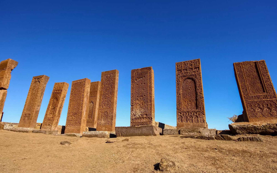 Kış Sezonu Özel Güneyden Kuzeye Doğu Ekspresi Turu İle Diyarbakır Tatvan Van Nahçıvan Kars Erzurum Turu (Tren Gidiş Uçak Dönüş): Kış Sezonu Özel SSC TUR Farkı İle Güney Kurtalan Ekspresi İle Gap ve Doğu Turu Deneyimi Yaşama Ne Dersiniz? Sizleri Güney Doğu Anadolu’yu Keşfetmeye, Kafkaslar Diyarını Selamlamaya Davet Ediyoruz..