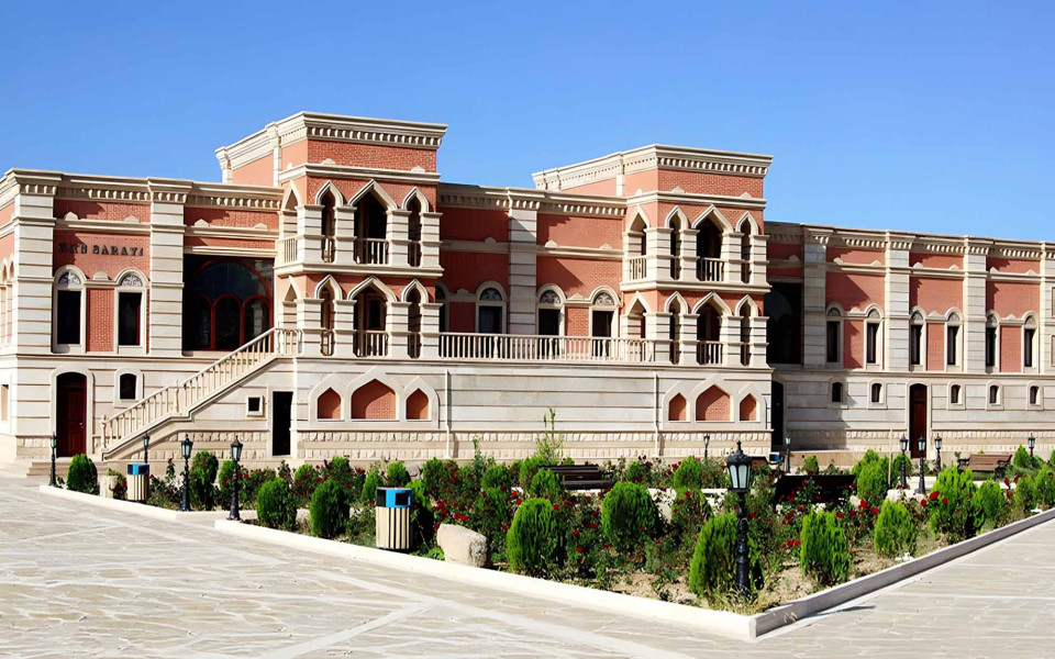 Kış Sezonu Özel Güneyden Kuzeye Doğu Ekspresi Turu İle Diyarbakır Tatvan Van Nahçıvan Kars Erzurum Turu (Tren Gidiş Uçak Dönüş): Kış Sezonu Özel SSC TUR Farkı İle Güney Kurtalan Ekspresi İle Gap ve Doğu Turu Deneyimi Yaşama Ne Dersiniz? Sizleri Güney Doğu Anadolu’yu Keşfetmeye, Kafkaslar Diyarını Selamlamaya Davet Ediyoruz..