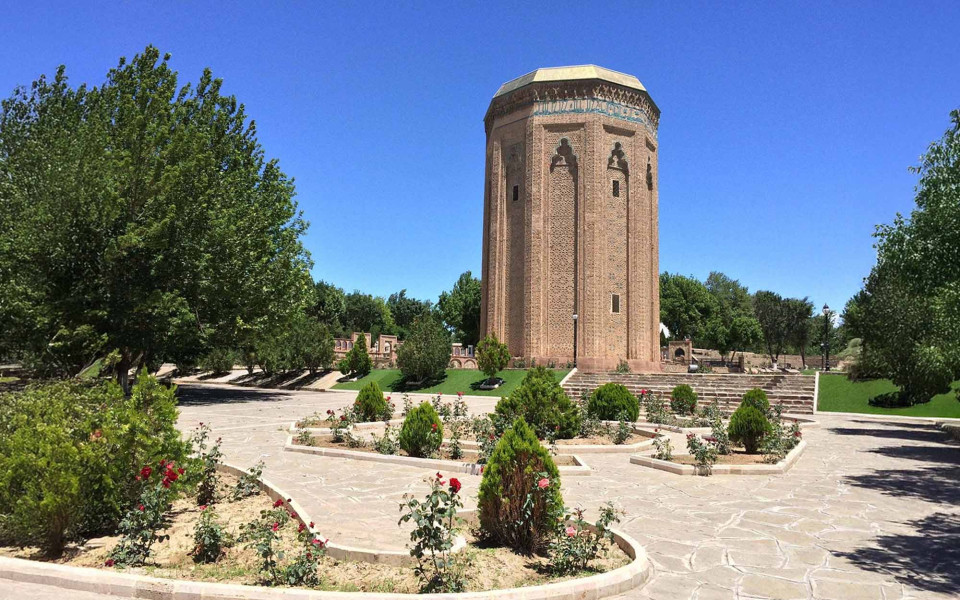 Kış Sezonu Özel Güneyden Kuzeye Doğu Ekspresi Turu İle Diyarbakır Tatvan Van Nahçıvan Kars Erzurum Turu (Tren Gidiş Uçak Dönüş): Kış Sezonu Özel SSC TUR Farkı İle Güney Kurtalan Ekspresi İle Gap ve Doğu Turu Deneyimi Yaşama Ne Dersiniz? Sizleri Güney Doğu Anadolu’yu Keşfetmeye, Kafkaslar Diyarını Selamlamaya Davet Ediyoruz..