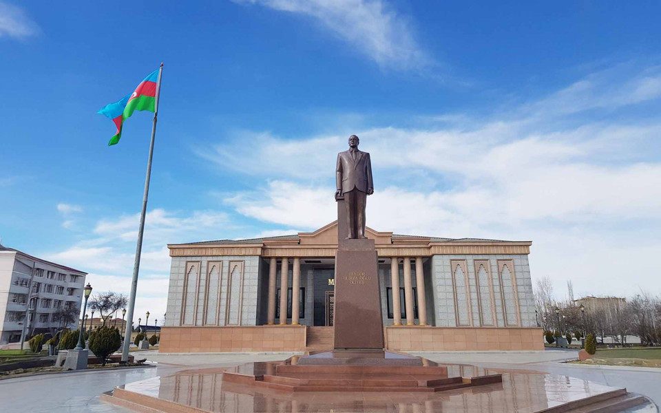 Kış Sezonu Özel Güneyden Kuzeye Doğu Ekspresi Turu İle Diyarbakır Tatvan Van Nahçıvan Kars Erzurum Turu (Tren Gidiş Uçak Dönüş): Kış Sezonu Özel SSC TUR Farkı İle Güney Kurtalan Ekspresi İle Gap ve Doğu Turu Deneyimi Yaşama Ne Dersiniz? Sizleri Güney Doğu Anadolu’yu Keşfetmeye, Kafkaslar Diyarını Selamlamaya Davet Ediyoruz..