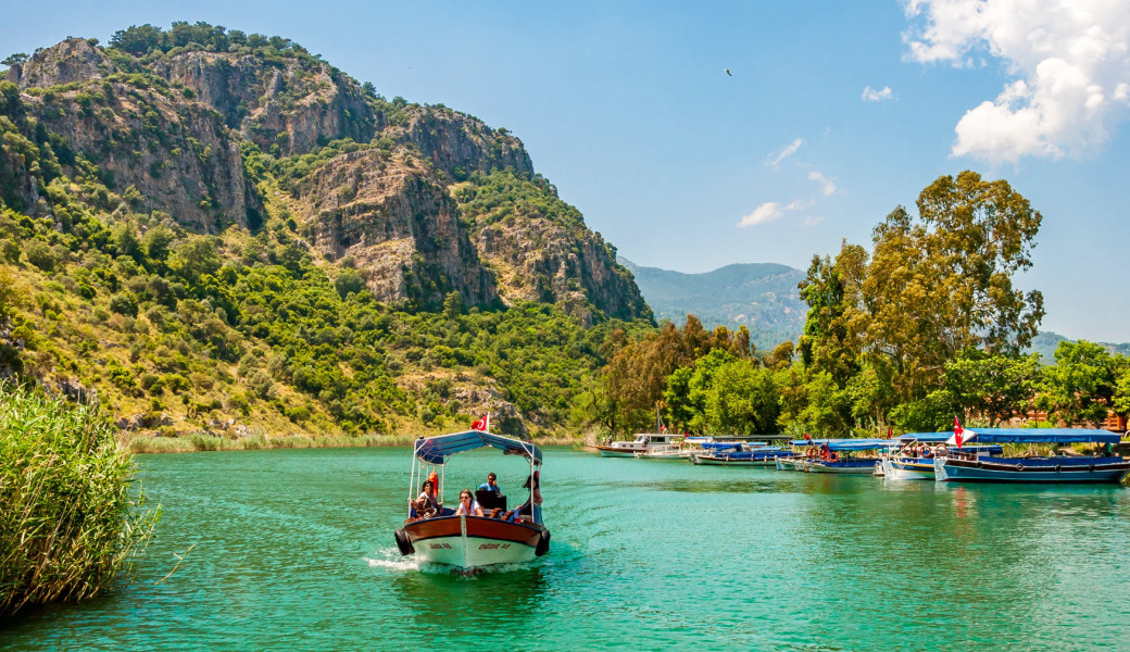 Uçaklı Tadı Damağında Likya Fethiye Akyaka Dalyan Turu (2 Gece Otel Konaklamalı): Uçaklı Tadı Damağında Likya Fethiye Akyaka Dalyan Turu İle Ege'nin Saklı Mavi, Turkuaz Rengi ile buluşmaya varmısınız? Yüzmeye doyamayacağınız Keyifli ve Eğlenceli bir için Geç Kalmadan yerinizi ayırtınız..... 