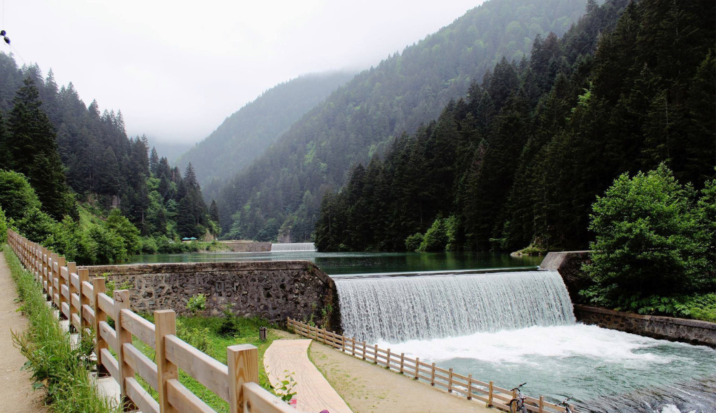 Eskişehir Çıkışlı Otobüslü Doğu Karadeniz Yaylaları ve Batum Tiflis Kars Erzurum Turu (5 Gece Otel Konaklamalı): Otobüslü Size özel olarak hazırladığımız turumuz ile Sümela Manastırı, Uzungöl, Ayder Yaylası, Çeçeva Köyü, Borçka Karagöl, Gürcistan Batum, Gürcistan Başkenti Tiflis, Kars Ani Harabeleri, Kars Kalesi, Erzurum Çifte Minareli Medresesini gezmeye davet ediyoruz.