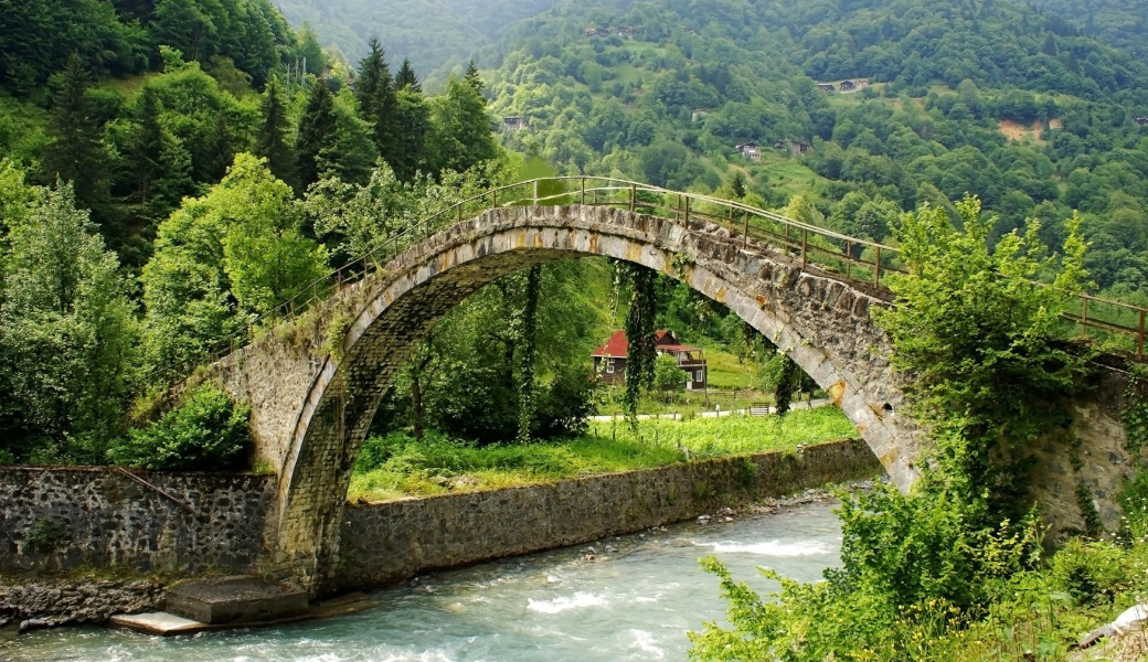 Eskişehir Çıkışlı Otobüslü Doğu Karadeniz Yaylaları ve Batum Tiflis Kars Erzurum Turu (5 Gece Otel Konaklamalı): Otobüslü Size özel olarak hazırladığımız turumuz ile Sümela Manastırı, Uzungöl, Ayder Yaylası, Çeçeva Köyü, Borçka Karagöl, Gürcistan Batum, Gürcistan Başkenti Tiflis, Kars Ani Harabeleri, Kars Kalesi, Erzurum Çifte Minareli Medresesini gezmeye davet ediyoruz.