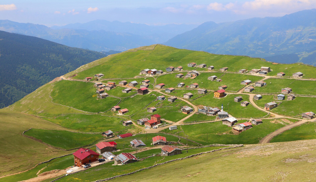 Eskişehir Çıkışlı Otobüslü Doğu Karadeniz Yaylaları ve Batum Tiflis Kars Erzurum Turu (5 Gece Otel Konaklamalı): Otobüslü Size özel olarak hazırladığımız turumuz ile Sümela Manastırı, Uzungöl, Ayder Yaylası, Çeçeva Köyü, Borçka Karagöl, Gürcistan Batum, Gürcistan Başkenti Tiflis, Kars Ani Harabeleri, Kars Kalesi, Erzurum Çifte Minareli Medresesini gezmeye davet ediyoruz.