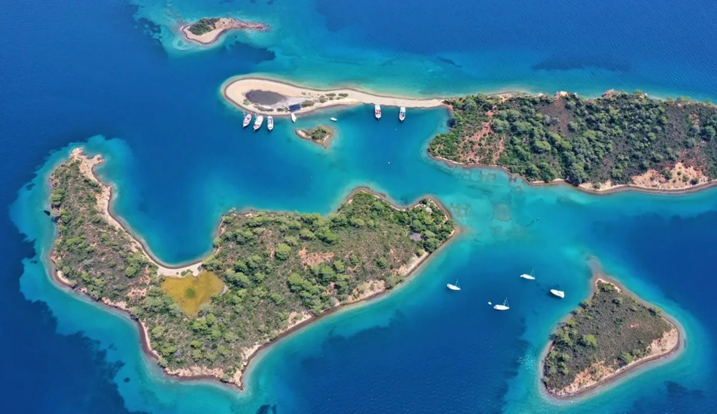 29 Ekim Özel İzmir Çıkışlı Likya Fethiye Ölüdeniz Dalyan Akyaka Yüzme ve Tekne Turu (3 Gece Otel Konaklamalı): İzmir Sıcaklarından Bunalan Misafirlerimizi Yüzme ve Tekne Turuna Götürüyoruz :))) Fethiye Ölüdeniz Yüzme ve Tekne Turumuz ile İddia Ediyoruz, Yüzmeye Doyacaksınız. Keyifli ve Eğlenceli Bir Tur Sizleri Bekliyor, Geç Kalmadan Yerinizi Ayırtın!