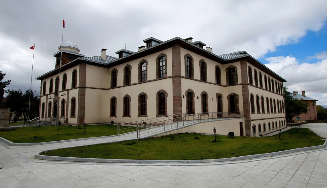 29 Ekim Özel Uçaklı Kafkas Üçgeni Doğu Ekspresi Van Nahçıvan Kars Turu ( Uçakla Gidiş Dönüş ) : Kafkaslar Diyarından Selamlar Getirdik, Van'da Akdamar Adası, Ağrı Dağı Manzaralı İshakpaşa Sarayı, Iğdır'da Tuzluca Mağarası, Can Azerbaycan'ın Nahçıvan Özerk Bölgesi, Kars Kafkas Gecesi ve Aşık Atışması, Doğu Ekspresi Treni İle Kars'dan Erzurum'a Nostaljik Bir Yolculuk İçin Sizi Bekliyoruz.