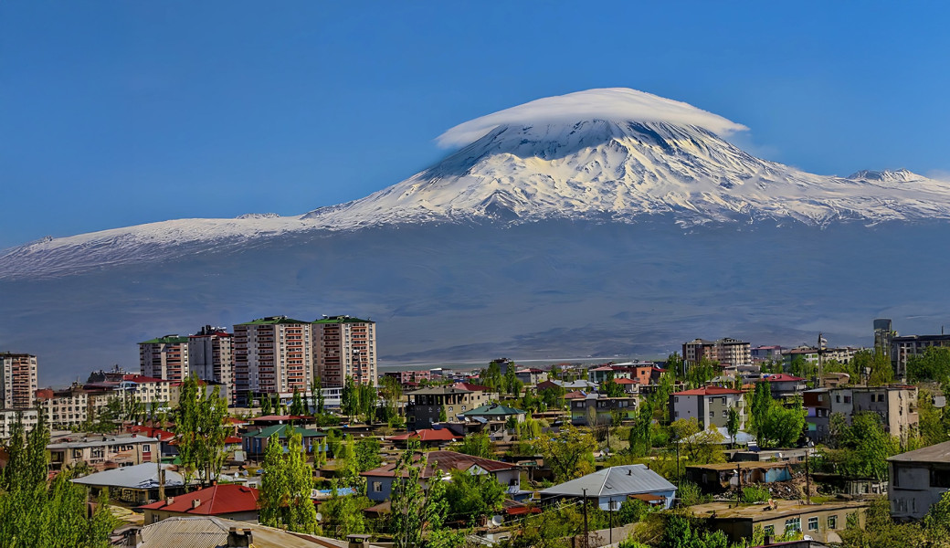 29 Ekim Özel Thy İle Uçaklı Kafkas Üçgeni Doğu Ekspresi Van Nahçıvan Kars Turu ( Uçakla Gidiş Dönüş ) : Kafkaslar Diyarından Selamlar Getirdik, Van'da Akdamar Adası, Ağrı Dağı Manzaralı İshakpaşa Sarayı, Iğdır'da Tuzluca Mağarası, Can Azerbaycan'ın Nahçıvan Özerk Bölgesi, Kars Kafkas Gecesi ve Aşık Atışması, Doğu Ekspresi Treni İle Kars'dan Erzurum'a Nostaljik Bir Yolculuk İçin Sizi Bekliyoruz.