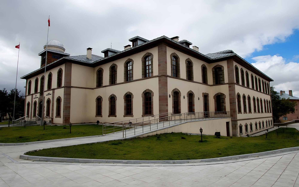 29 Ekim Özel Uçaklı Doğu Ekspresi Türkiye'nin Çatısı Van Kars Erzurum Turu ( Uçakla Gidiş Dönüş) : Van'ın Kars'ın ve Erzurum’un Tüm Güzelliklerini Sizlere Sunuyoruz. Gidiş, Dönüş Uçak Biletleri Dahil, Kars Erzurum Doğu Ekspresi Tren Bileti Dahil