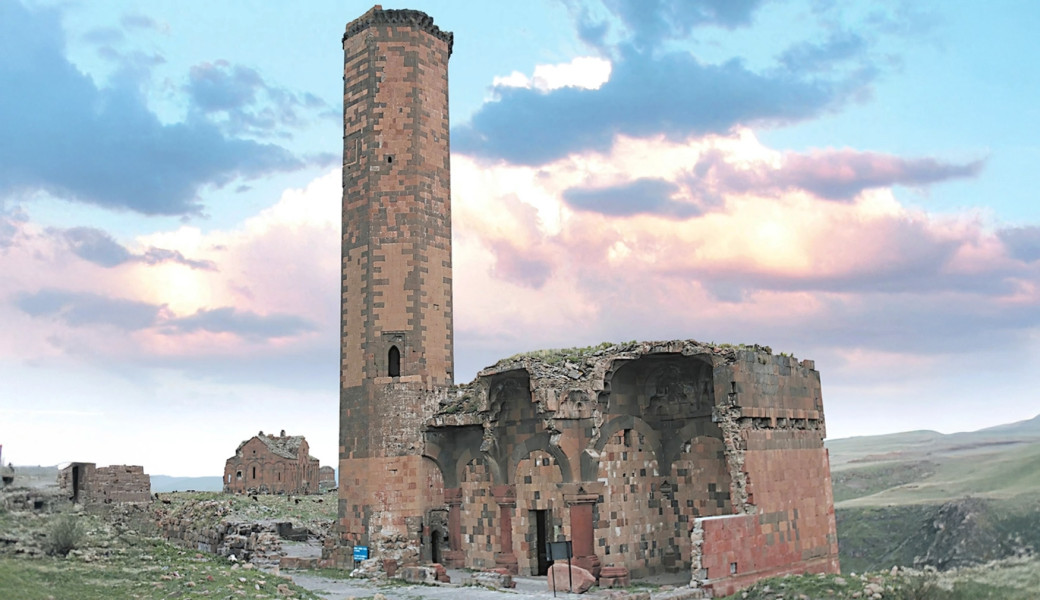 29 Ekim Özel Ankara Çıkışlı Uçaklı Bambaşka Batum Tiflis Kars Erzurum Doğu Ekspresi Turu (3 Gece Otel Konaklamalı) : Özlemle Beklediğimiz Kısa Doğu Üçgeni Turumuz İçin Gürcistan Ülkesinin Batumu İle Turumuza Başlıyoruz. Başkent Tiflis'i, Doğu Anadolunun Kars'ı ve Ani Harabelerini Geziyoruz, Kars - Erzurum Doğu Ekspresi Tren Yolculuğu Yapıyoruz ve Erzurum'dan Geri Dönüyoruz..