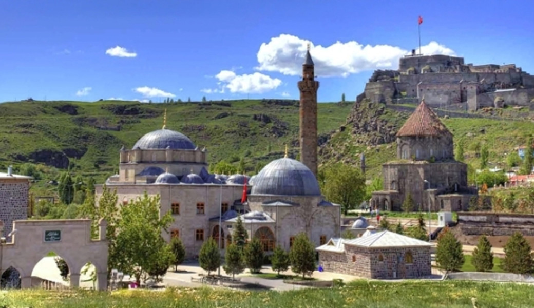 29 Ekim Özel Thy İle Uçaklı Doğu Ekspresi Türkiye'nin Çatısı Van Kars Erzurum Turu ( Uçakla Gidiş Dönüş): Van'ın Kars'ın ve Erzurum’un Tüm Güzelliklerini Sizlere Sunuyoruz. Gidiş, Dönüş Uçak Biletleri Dahil, Kars Erzurum Doğu Ekspresi Tren Bileti Dahil