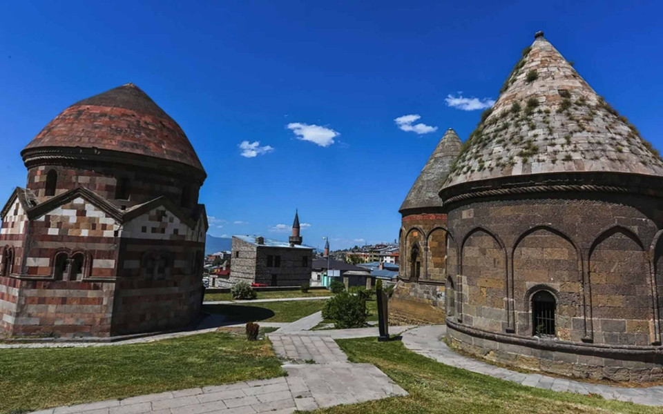29 Ekim Özel Thy İle Uçaklı Doğu Ekspresi Türkiye'nin Çatısı Van Kars Erzurum Turu ( Uçakla Gidiş Dönüş): Van'ın Kars'ın ve Erzurum’un Tüm Güzelliklerini Sizlere Sunuyoruz. Gidiş, Dönüş Uçak Biletleri Dahil, Kars Erzurum Doğu Ekspresi Tren Bileti Dahil