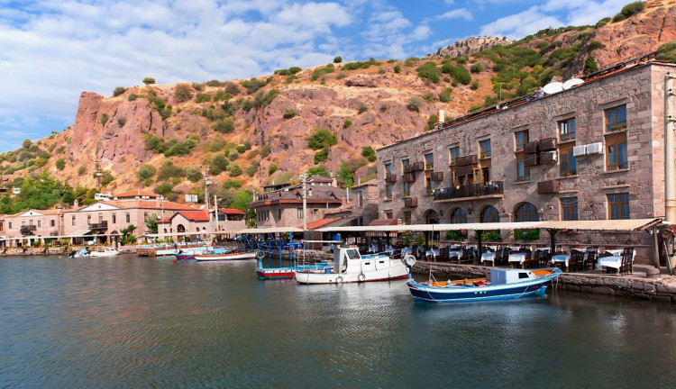 29 Ekim Özel Ayvalık Assos Bozcaada Turu (1 Gece Otel Konaklamalı): Ege'nin büyüleyici bölgelerinden olan Assos Ayvalık Bozcaada'yı keşfetmek, koylarında tekne turuna çıkmak ve güzel plajlarında yüzmek için hemen yerinizi ayırtın.