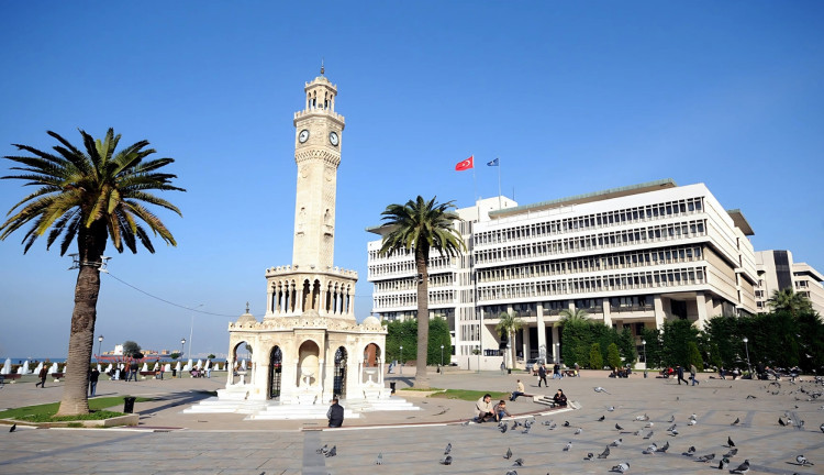 29 Ekim Özel İzmir Çeşme Alaçatı Kuşadası Şirince Efes Turu (1 Gece Otel Konaklamalı) : Baharın gelmesiyle birlikte hem doğa renk değişimine uğrayacak hem de sizlerin, bölgenin kendine has insanlarına ve doğallığına daha kolay ulaşmanızı sağlayacak. Kendine özgü mimarisiyle öne çıkan bir bölgeyi sizlere, Ssc Tur farkıyla sunuyoruz.