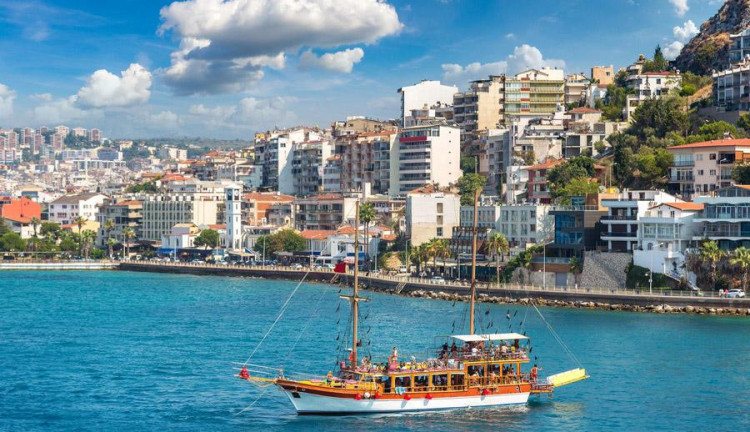 29 Ekim Özel Kuşadası Çeşme Ayvalık Turu (2 Gece Otel Konaklamalı): Kuşadası, Çeşme Ve Ayvalık’ın Eşsiz Atmosferini Keşfedeceğiniz Bu Keyifli Turda; Ege’nin Masmavi Kıyıları, Tarihi Sokakları Ve Doğal Güzellikleri Sizleri Bekliyor.